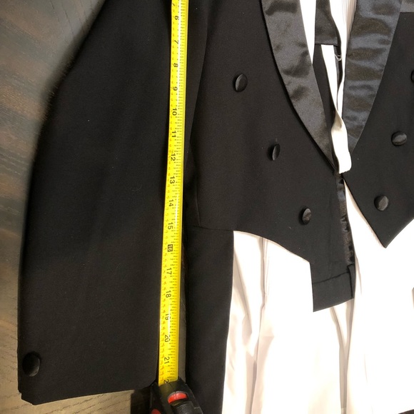 New Boys Tails tuxedo Size 10 but it runs small. - Picture 6 of 8